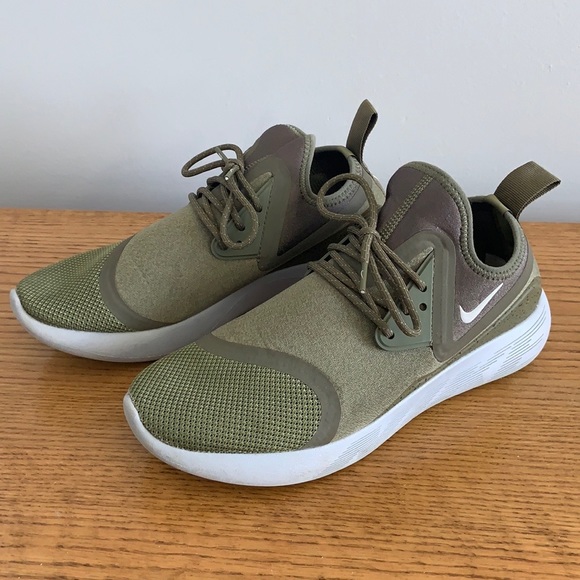 Nike Shoes - Nike Women's Lunarcharge Essential Training Shoes Size 8